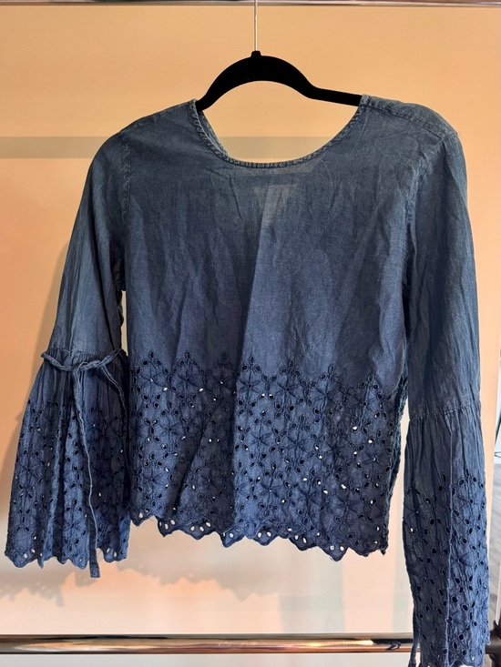 Tops - Blue Eyelet Lace Hem Women’s Long Sleeve Top